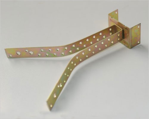 托木支架 托木支架采用兩種孔徑多級孔洞設計,方便安裝時根據現(xiàn)場情況調節(jié)高度.起到支撐作用和固定屋脊瓦的作用.