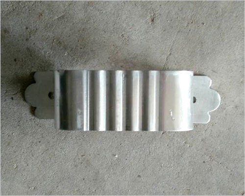 定位器 定位器裝于翻車機遷車臺或鐵路軌道上用以制動慢速溜放的車皮使之停放在預(yù)定位置.